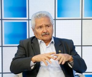 Elmano Férrer aguarda decisão de João Vicente sobre candidatura