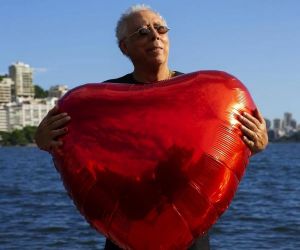 Jards Macalé escolhe música feita com Kiko Dinucci para batizar álbum sobre o amor em tempos de cóle