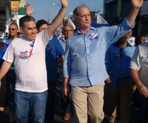 Ciro Gomes participa da inauguração do comitê de Didi Nunes em Floriano