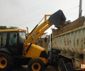 Prefeitura de Floriano realiza limpeza nos bairros da cidade