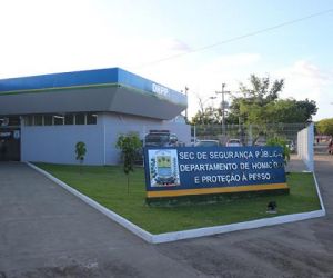 Homem é preso suspeito de homicídio após ser detido por falsificação