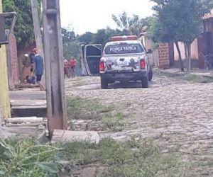 Homem tenta esfaquear a mãe e mais duas pessoas em União
