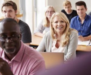 Jovens e Adultos que não concluíram Ensino Básico são 40% da população