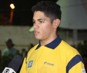 Eduarda e Caio Silvestre quebram recordes no Raul Feitosa de natação
