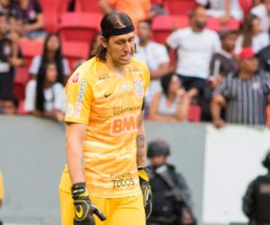 Com erro de Cássio, Fluminense derrota Corinthians no Mané Garrincha