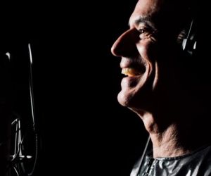 Ney Matogrosso aciona as antenas ao arquitetar álbum com músicas de Caetano Veloso, Raul Seixas
