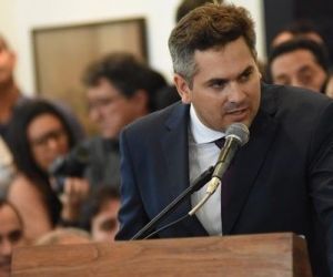 Pablo Santos visita Hospital de Picos e diz que tem cobrado andamento das obras paradas