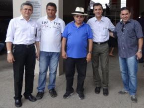 Avelino Neiva inspeciona andamento de obras de urbanização em Floriano