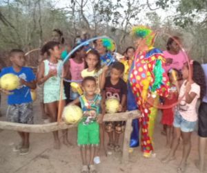 Palhaço Carrapeta distribui presentes e alegria na zona rural de Floriano