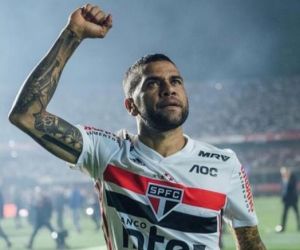 Neymar deseja sorte a Daniel Alves no São Paulo: ?Merece ser recebido assim"