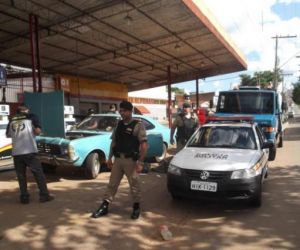 População arrecada dinheiro para abastecer carros de polícia no Piauí