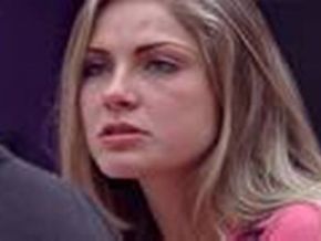 Renata conta de beijo: 'Você me mata', diz Fael