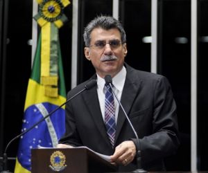 Jucá diz que PMDB pode fechar questão para aprovar reforma da Previdência