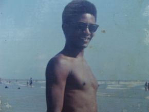 Travesti é assassinado em casa; Família descobre 4 dias depois