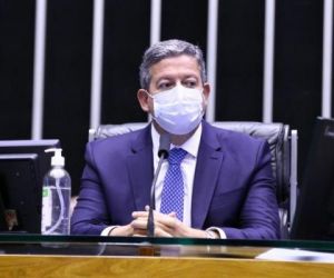 Em derrota para Bolsonaro, Câmara rejeita e arquiva PEC do voto impresso