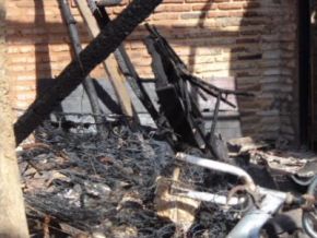 Incêndio destrói casa em Floriano, veja fotos!