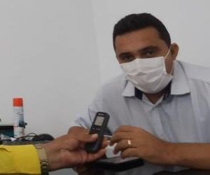 "Não há risco de pessoas ficarem sem vacina", afirma Secretário de Saúde, James Rodrigues