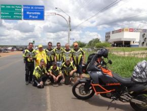 Motociclistas em expedição pela Transamazônica passam por Floriano