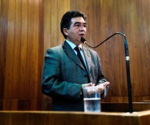 Líder do Governo condena corte de verbas na Educação