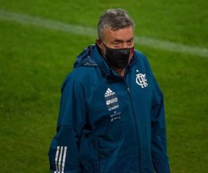 Quando perdíamos, alguém do clube ficava feliz, diz ex-técnico do Flamengo