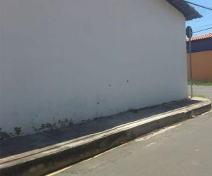 Morador é alvejado a tiros na porta de casa na zona Sul