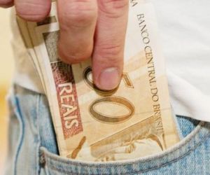 LDO define salário mínimo de R$ 979 próximo ano