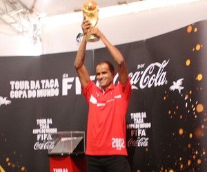 Em Teresina, Rivaldo relembra gesto de Cafu em 2002: 'batalhamos muito'