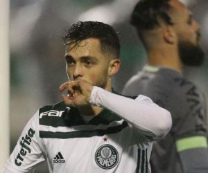 Palmeiras vence Chapecoense e segue na briga pelo Brasileiro