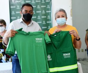 SEMAN realiza entrega de fardamentos padronizados aos seus técnicos