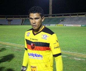 Goleiro ex-Fla revela dívida de R$ 16 mil e detona dirigentes: "Estúpidos"