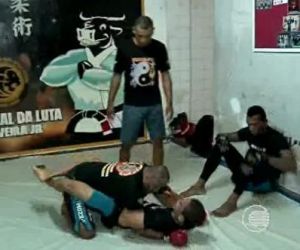 Lutadores treinam em "estufa" para quarta edição do evento