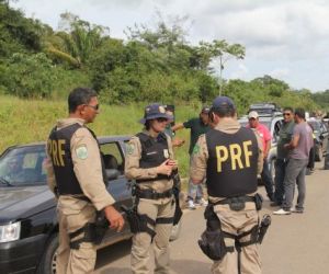PRF prende homem com CNH falsa e mandado de prisão em aberto