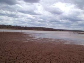 Lagoa grande de Pavussu está em situação crítica por conta da seca