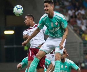 Com três de Luiz Adriano, Palmeiras vence Flu e se aproxima de líderes
