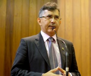 Deputados registram nomeação de bispo e parabenizam empresário