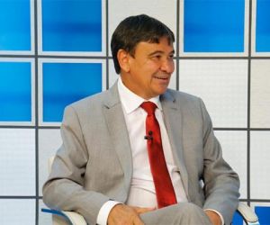 Governador anuncia que fará mudança na equipe e sinaliza para cortes de cargos