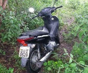 Moto roubada é achada abandonada em matagal no bairro Irapuá