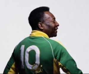 Após boletim médico, Pelé faz novo post nas redes sociais: "Continuo sorrindo todos os dias"