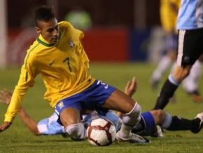 Brasil sofre gol no início, perde zaga titular e é derrotado pela Argentina