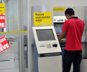 Sem previsão de acordo, greve dos bancários completa 25 dias