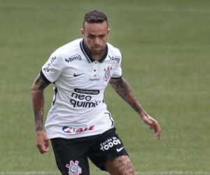 Corinthians gastou mais de R$ 100 mi em atletas contestados para meio-campo