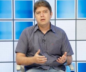 Rodrigo diz que superou divergências e confirma permanência no PSB