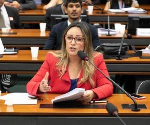 CPI do Óleo vai convocar representantes da União a pedido de Rejane Dias