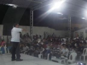 Para descontrair, alunos do Colégio Impacto terão show de humor com Dirceu Andrade