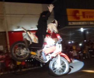 Cajueiro Motos promoveu Show de manobras com a Equipe Força e Acão em Floriano