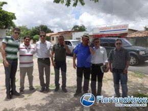 Secretário de Transportes visita bairro de Floriano e anuncia pavimentação asfáltica
