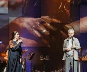 Mônica Salmaso tem obra que justifica a honra de protagonizar com Chico Buarque o show "Que tal um s