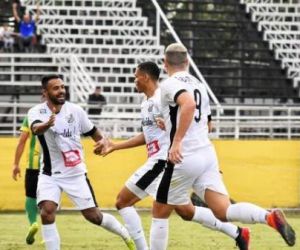 Bragantino vence de virada e assume liderança na Série C do Brasileiro