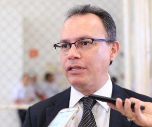 Terceirizados ameaçam entrar em greve por falta de pagamento