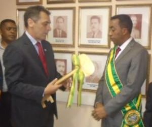 Prefeito eleito, Joel Rodrigues toma posse na Câmara Municipal de Floriano
